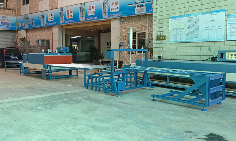 粤奇机械木门热收缩包装机生产线图0002 粤奇机械木门热收缩包装机生产线图0002